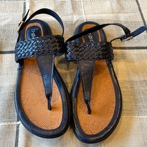 New with out tags women’s BOC sandals navy blue size 9